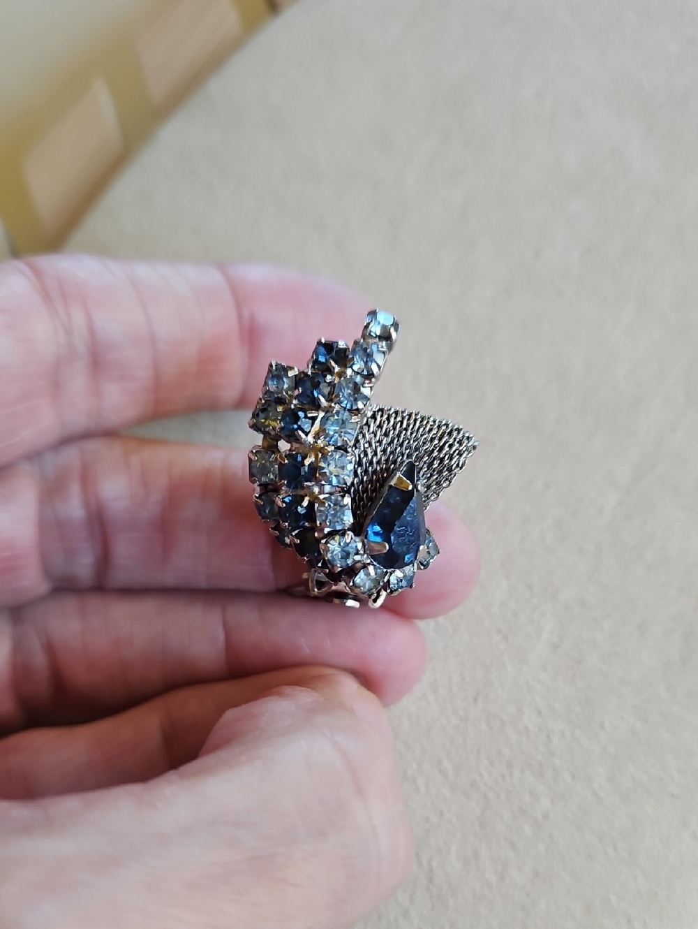 Vintage MCM Blue Ombre Rhinestones Prong Set Silver Tone Clip On Earrings - Picture 5 of 9